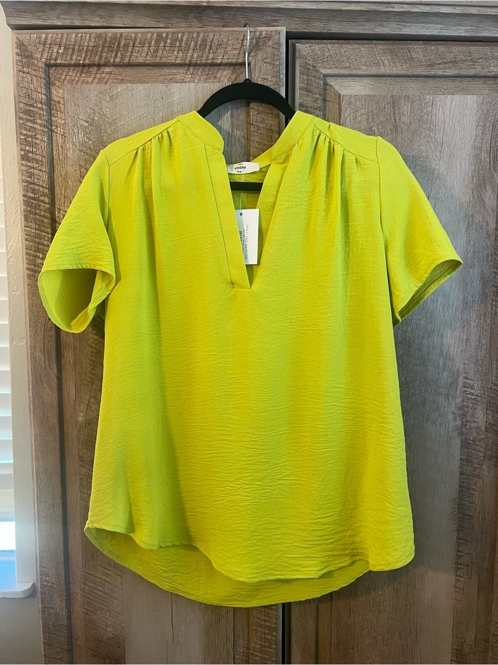 entro Lime Green Short Sleeve V-Notch Women's Blouse